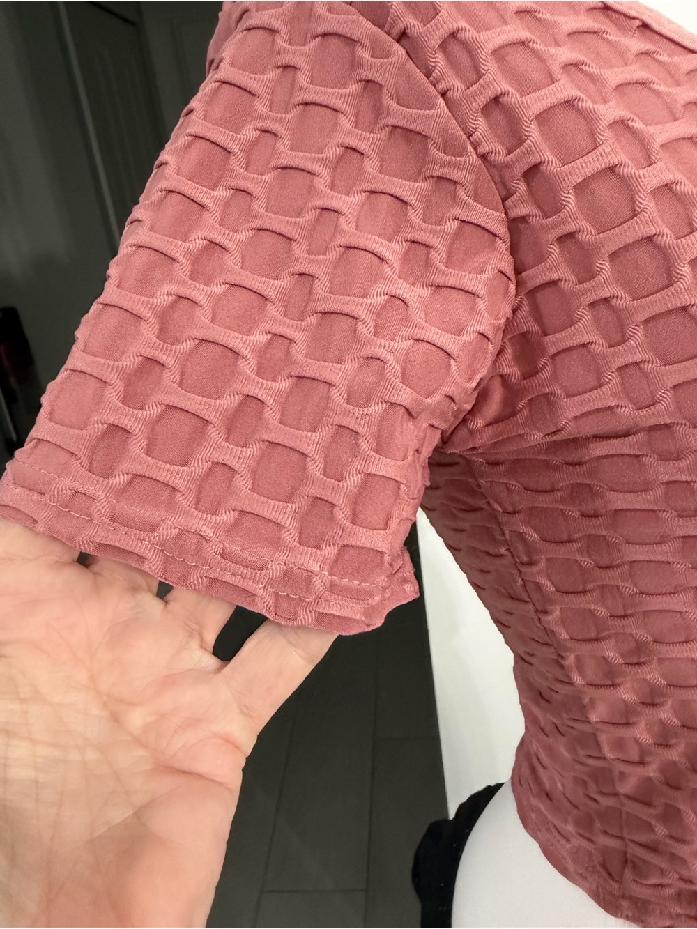 Zhu’s Rose Textured Ruched Drawstring Crop Top - Picture 3 of 7